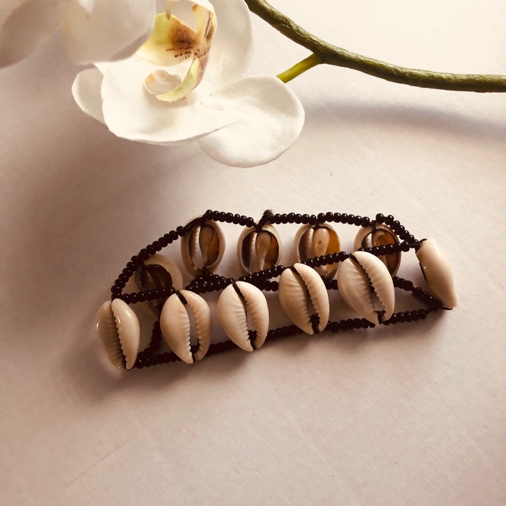 Cowrie Shell And Black Bead Stretchy Bracelet